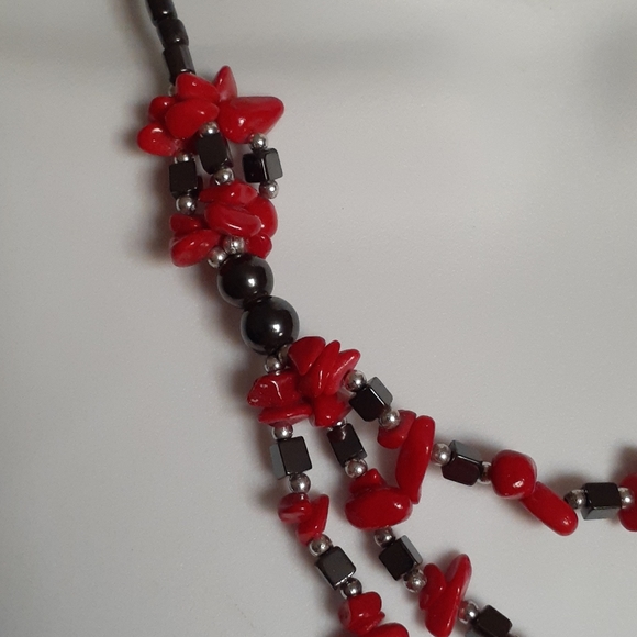 Vintage Hematite & Natural Red Coral Necklace NWOT - Picture 2 of 4